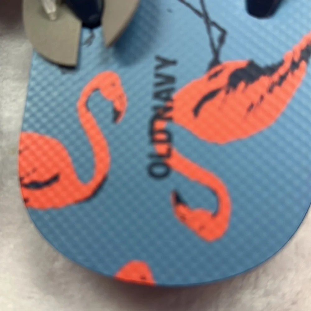 Old Navy Men’s Flamingo Flip Flops Size 6-7 NWT